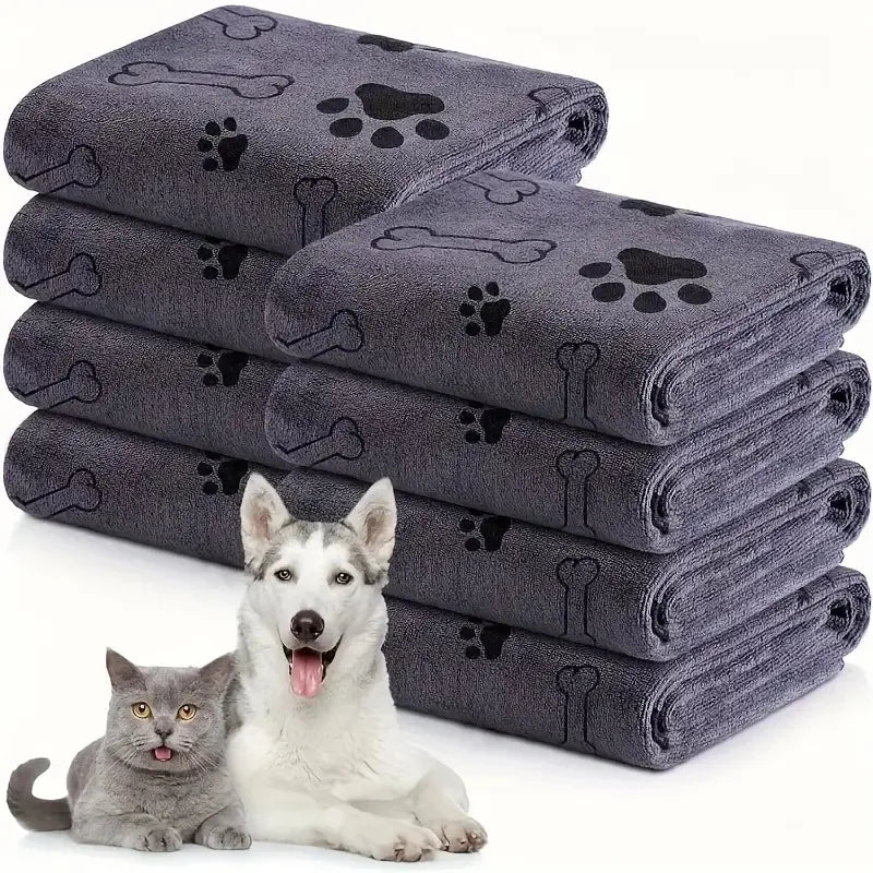 Single microfiber pet towel with powerful water absorption and quick-drying feature. Suitable for drying dogs after bathing, it can also be used as car wiping cloth, practical multi-functional daily pet supply.